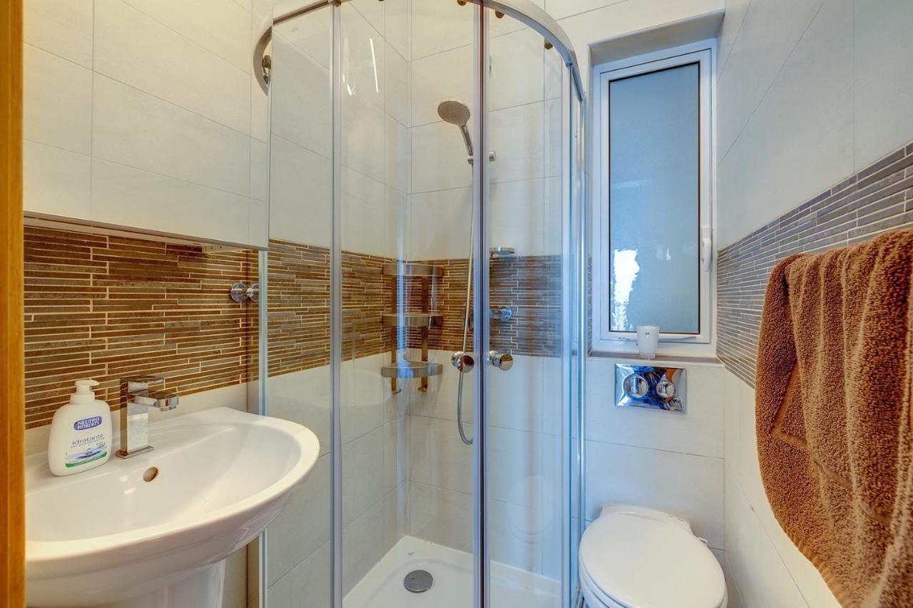Prime Location Apartment With Side Seaviews Σλιέμα Εξωτερικό φωτογραφία