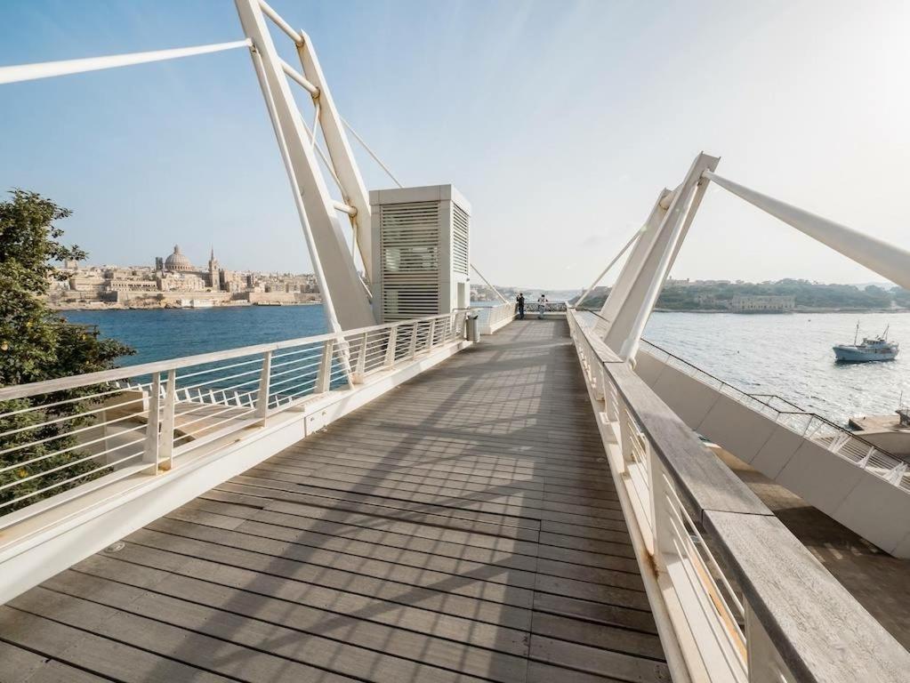Prime Location Apartment With Side Seaviews Σλιέμα Εξωτερικό φωτογραφία