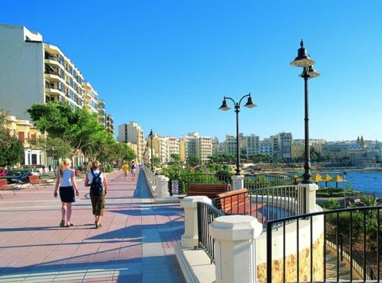 Prime Location Apartment With Side Seaviews Σλιέμα Εξωτερικό φωτογραφία